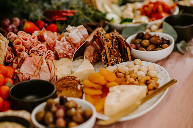 Comentarii opinii despre Nola's Foodstore Catering