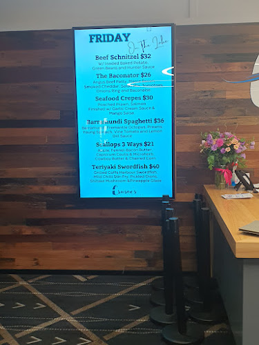 Crusoe's on the Lake