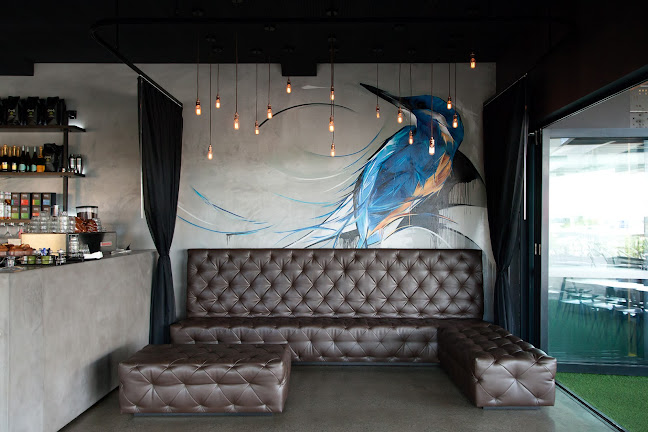 Lightbox Espresso & Wine Bar - Gladstone Central