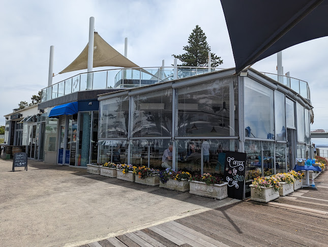 WatersEdge Seafood Restaurant - Hospitality and gastronomy