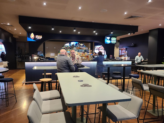 Comentarii opinii despre Laneway Hotel & Sports Bar