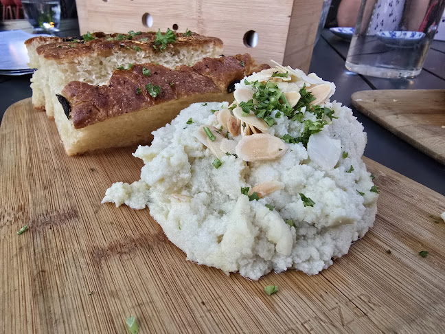 Comentarii opinii despre The Oriana Gardens