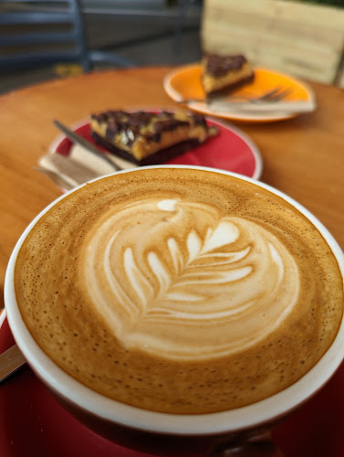 Shop 2, 201 Gympie trc (cnr of Thomas st), Noosaville QLD 4566