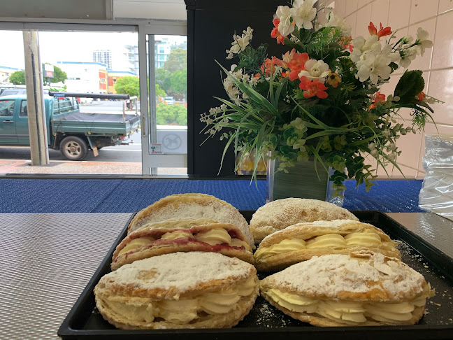 Lee's Cakes & Pastries Bakery Palm Beach - Hospitality and gastronomy