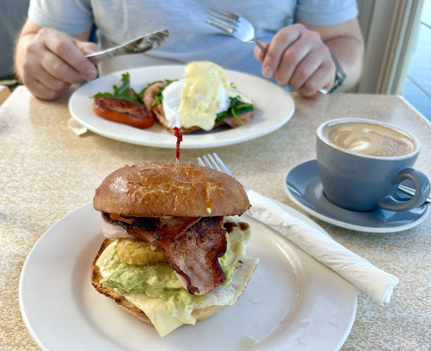 4 Tay Ave, Caloundra QLD 4551