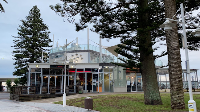 WatersEdge Seafood Restaurant - The Entrance