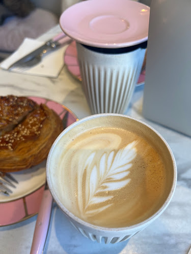 Lode Pies & Pastries Surry Hills - Hospitality and gastronomy