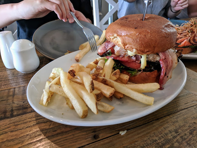 Opinii despre The Deck Cafe Lovedale în Sydney - Hospitality and gastronomy