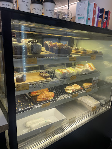 Comentarii opinii despre Books & Beans Cafe