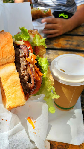 573/575 Esplanade, Urangan QLD 4655