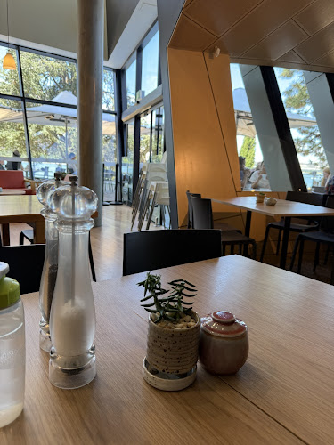 1 Lawson Cres, Acton ACT 2601