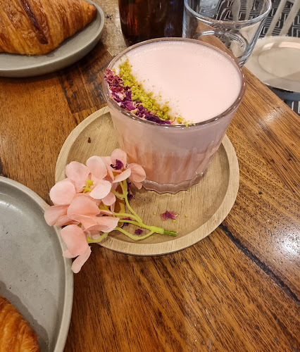 FLOVIE FLORIST CAFE - Hospitality and gastronomy