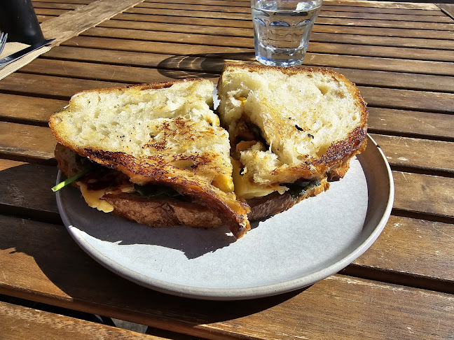 Comentarii opinii despre Round Bird Food & Wine Merchants