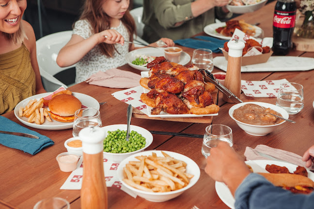 Opinii despre Red Rooster Lavington în Lavington - Hospitality and gastronomy