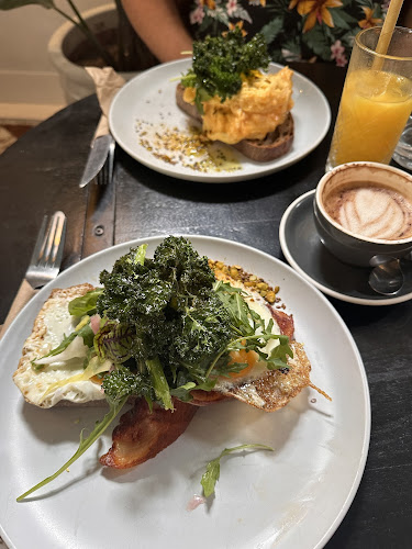 Earth Walker & Co General Store & Cafe - Hospitality and gastronomy