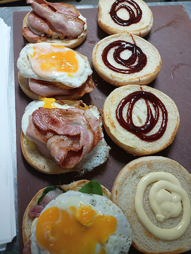 Opinii despre What's Cookin Cafe & Takeaway în Gympie - Hospitality and gastronomy