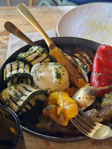 1A/2375 Gold Coast Hwy, Mermaid Beach QLD 4218