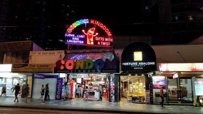Surfers Paradise Beachfront Markets