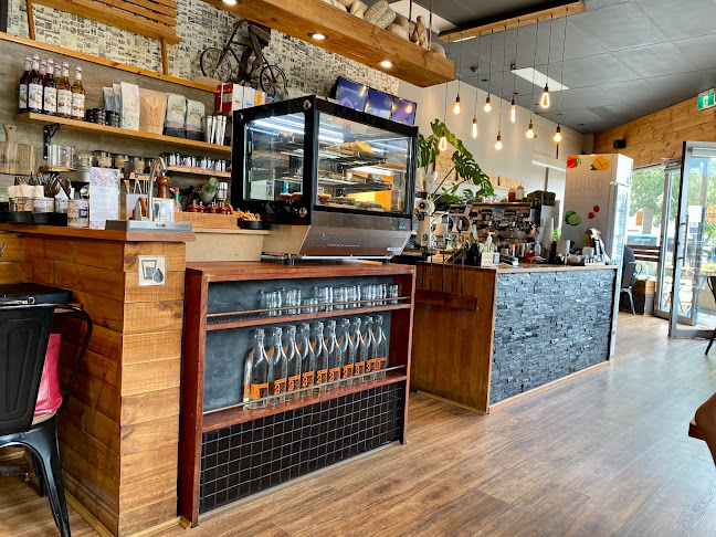 Sunday in Canberra Cafe