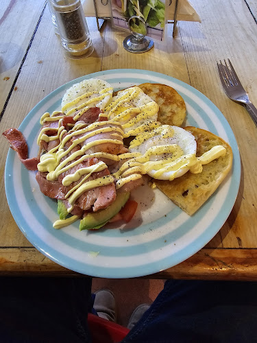 Theo's Café & Restaurant - Emerald