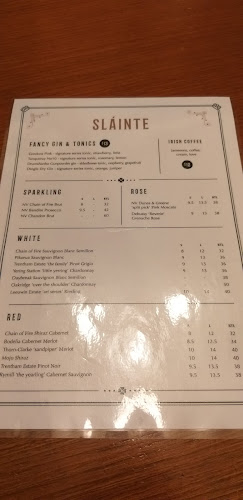 Durty Nelly's Irish Pub - Hospitality and gastronomy