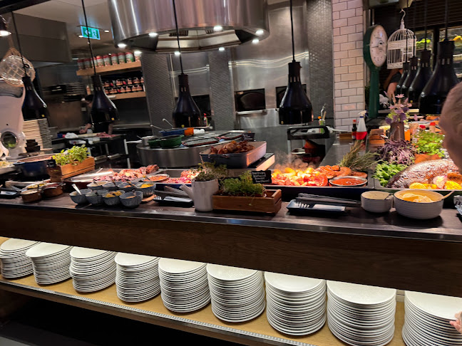 7 Staghorn Ave, Surfers Paradise QLD 4217