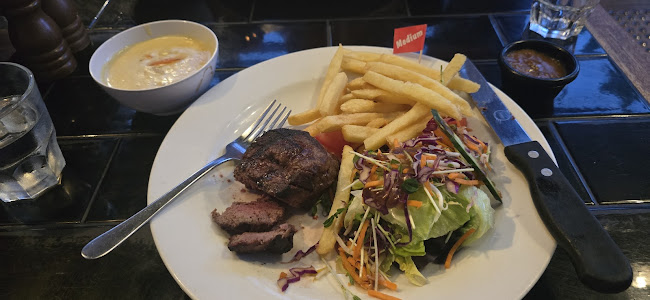 Golden Beach Tavern - Caloundra