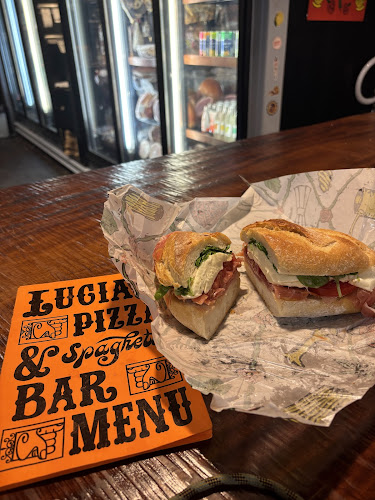 Opinii despre Lucias Pizza & Spaghetti Bar în Adelaide - Hospitality and gastronomy