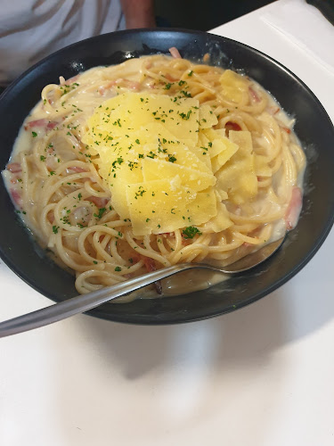 6 Buccaneer Dr, Urangan QLD 4655