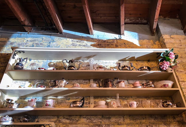 Comentarii opinii despre Your Vintage Occasion Tea Salon