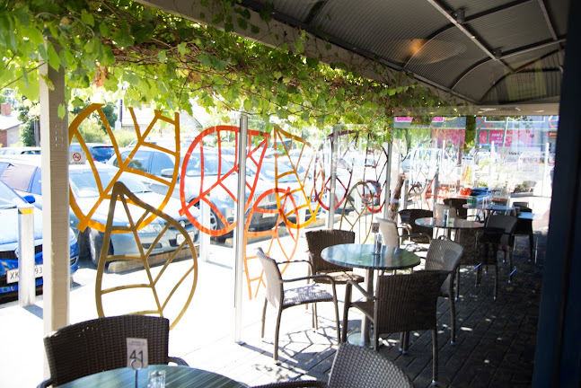 Comentarii opinii despre Avenues Café & Bar