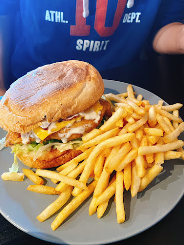 16 High St, Kyneton VIC 3444