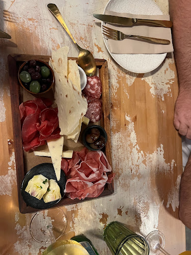 1A/2375 Gold Coast Hwy, Mermaid Beach QLD 4218