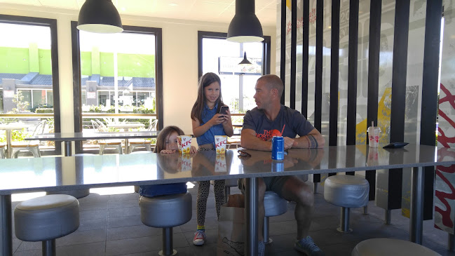 KFC Mermaid Beach - Hospitality and gastronomy