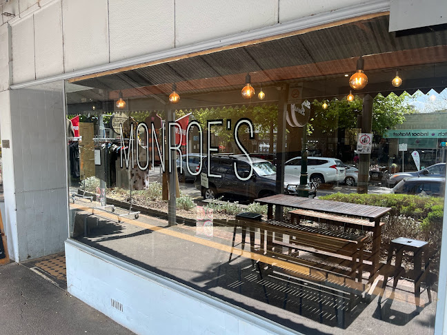 Monroe's Burgers & Beers