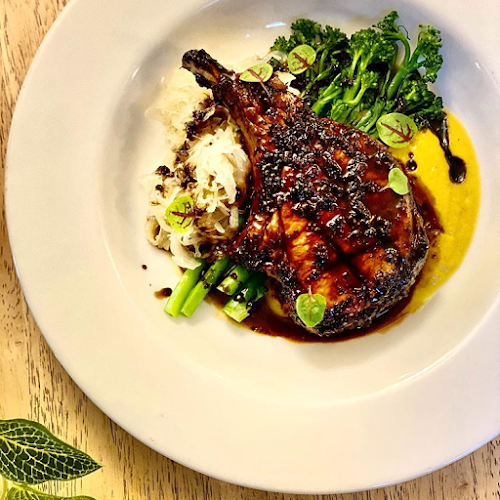 Comentarii opinii despre Eatons Hotel