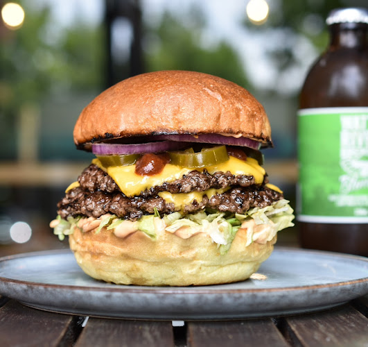 Comentarii opinii despre Monroe's Burgers & Beers