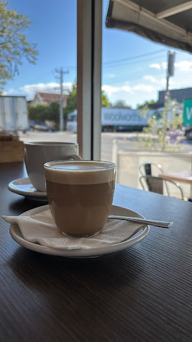 Comentarii opinii despre Aroma Deli Cafe