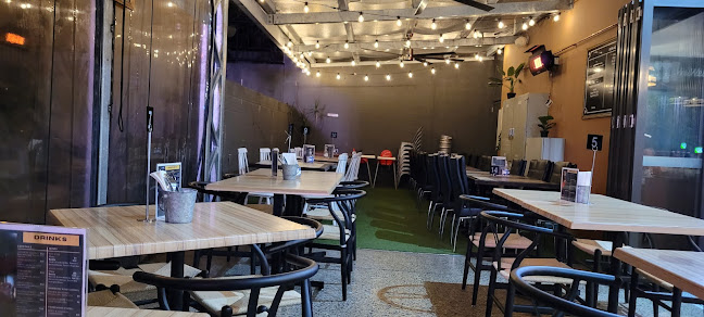 Sandy's Bar + Grill - Pacific Pines