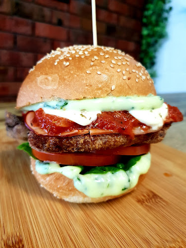 Comentarii opinii despre The Famished Wolf Patterson Lakes