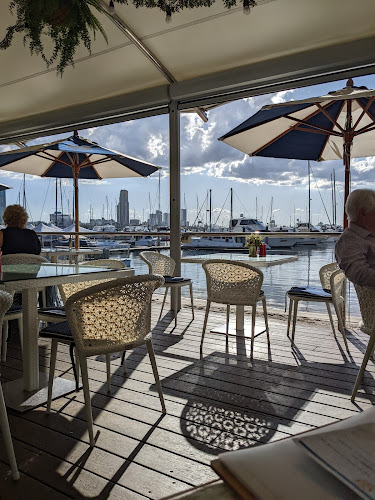 Opinii despre Waterfront Restaurant în Main Beach - Hospitality and gastronomy