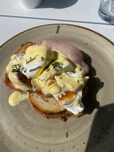 2 Lake St, Caroline Springs VIC 3023