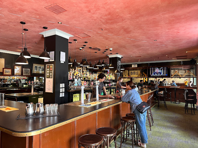 The Cricketers Bar - Hospitality and gastronomy