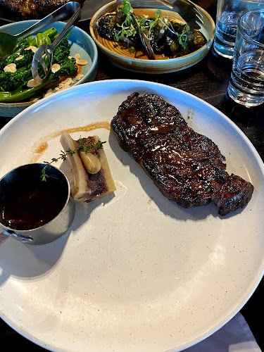 89 Surf Parade, Broadbeach QLD 4218