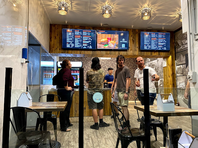 Mad Burger West End - Hospitality and gastronomy