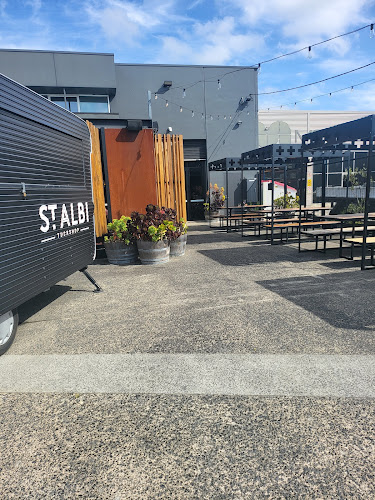 Comentarii opinii despre St. Albi Bar & Eatery