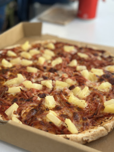 Manhattan Pizza - Hospitality and gastronomy