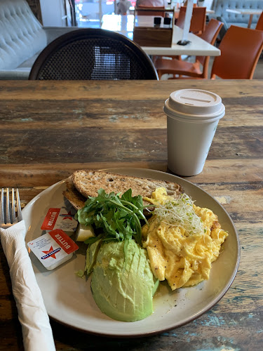 Comentarii opinii despre Born Wild Wholefoods + Espresso