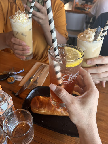 Slices Caroline Springs - Hospitality and gastronomy