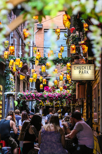 Chuckle Park Bar - Hospitality and gastronomy